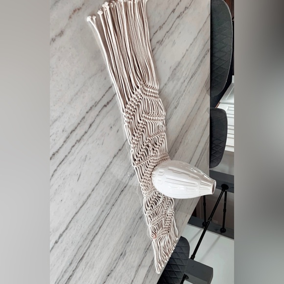 Macrame table runner - Picture 2 of 3